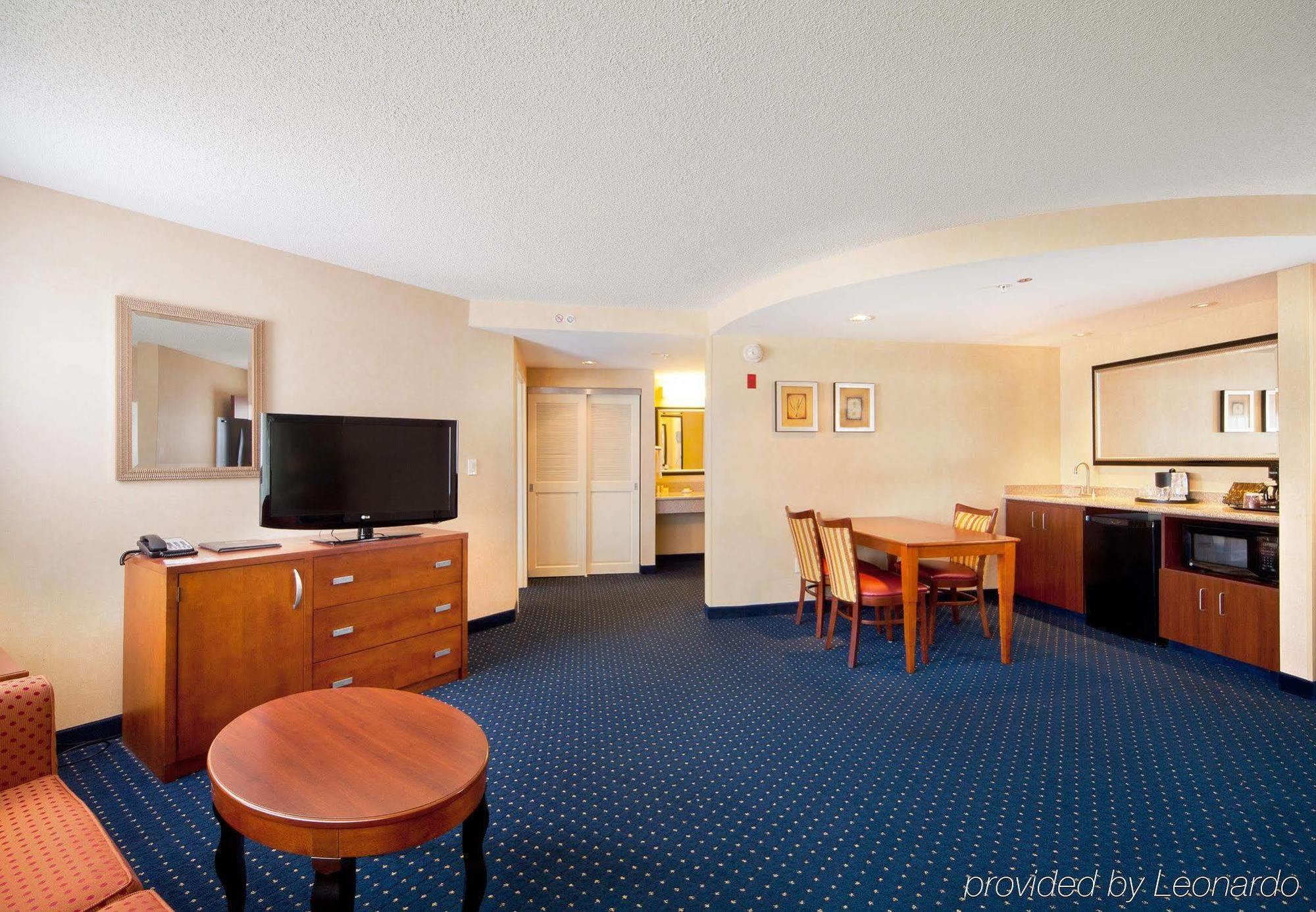 Courtyard By Marriott Fort Smith Downtown Room photo